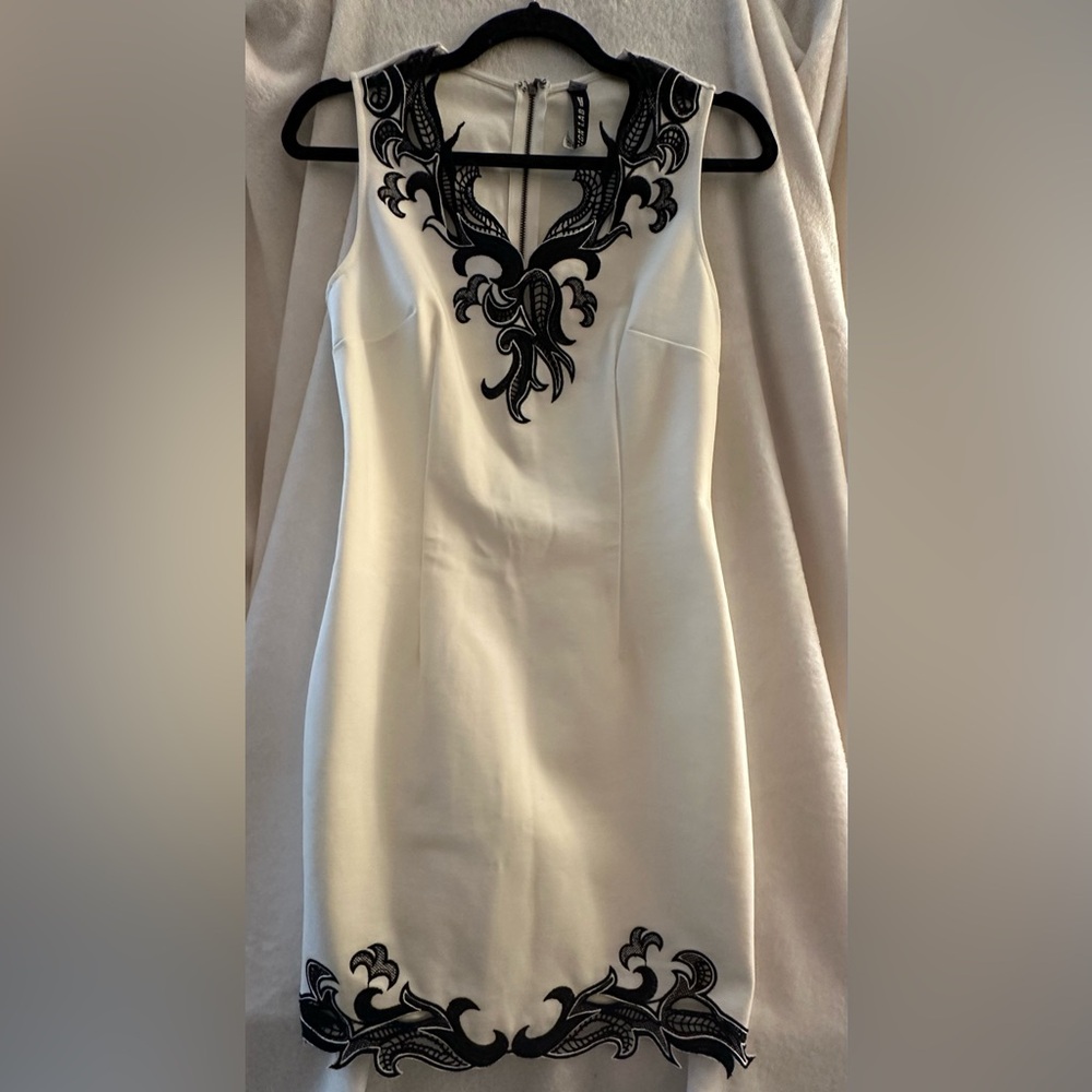 EUC- Design Lab by Lord & Taylor-White cocktail dress w/ black lace embroidery.